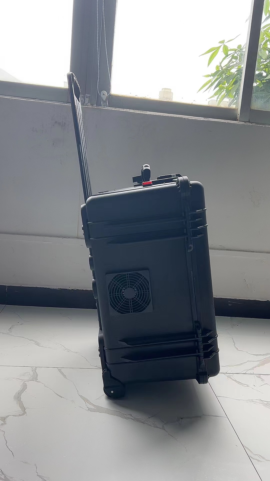 皇姑手拉箱型移动通信干扰器